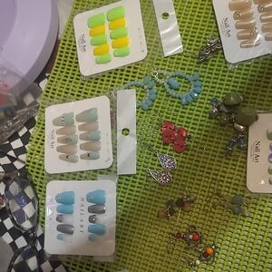 Colorful Press OnNail Art Set with Earrings